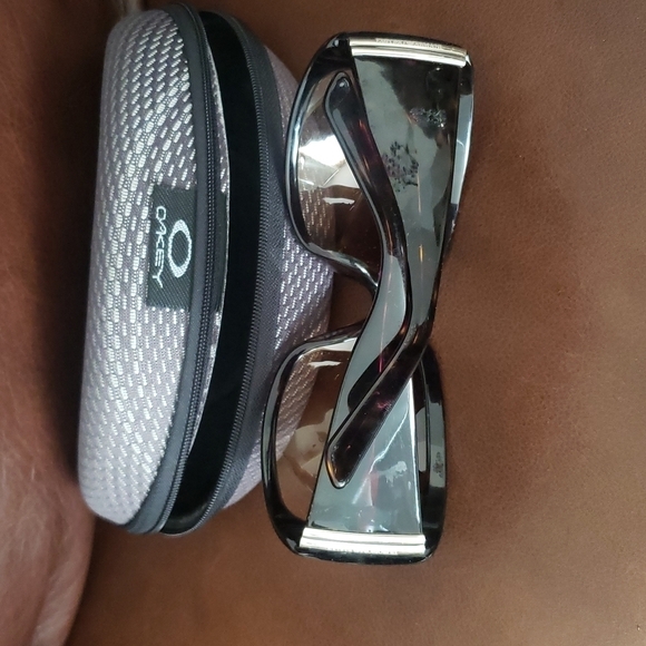 Emporio Armani Sunglasses - Picture 9 of 9